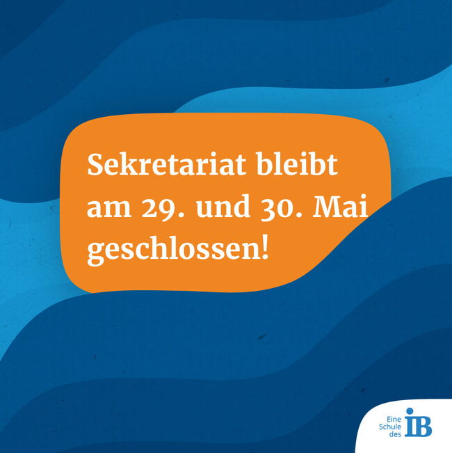 Eine orangefarbene Sprechblase auf blauem Hintergrund informiert über die Schließung des Sekretariats am 29. und 30. Mai.