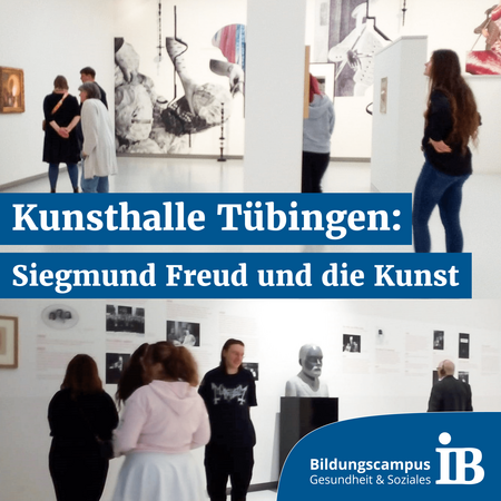 Besucher erkunden die Ausstellung "Siegmund Freud und die Kunst" in der Kunsthalle Tübingen.